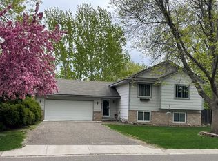 8900 Rosewood Ln N, Maple Grove, MN 55369