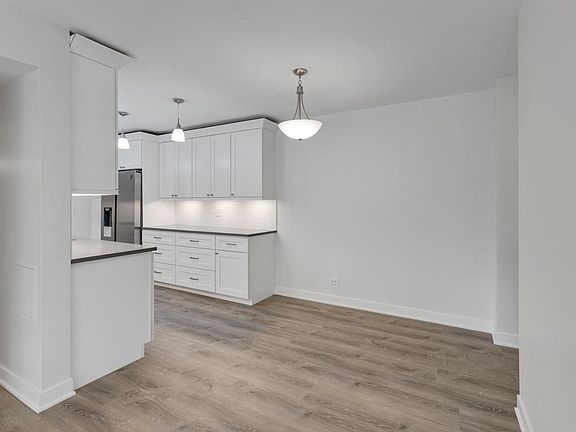 3rd image of 840 Wellington Ave