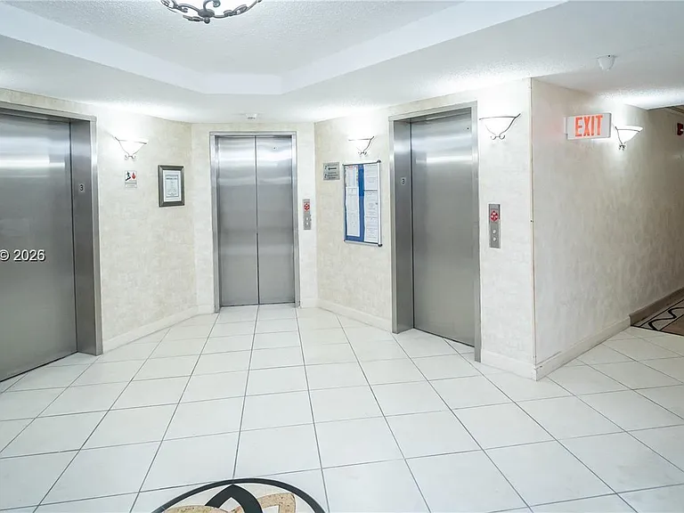 1400 Saint Charles Pl #323 — Photo 12