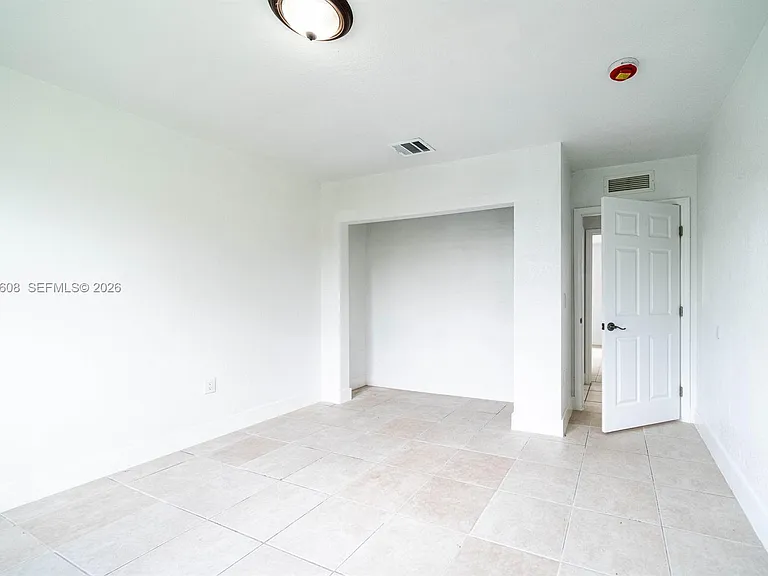 705 NW 13th Ter — Photo 31