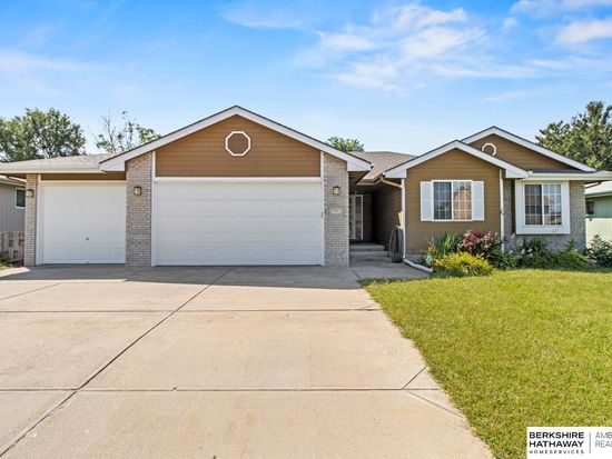 9117 Valley View Dr, La Vista, NE 68128