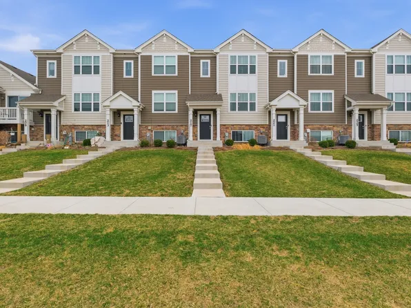 217 Goldenrod Dr, Elgin, IL 60124