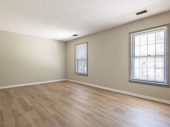 3rd image of 106 Strode Cir #Ce7c193fe