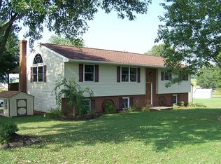 15 Martin Dr, Reinholds, PA 17569