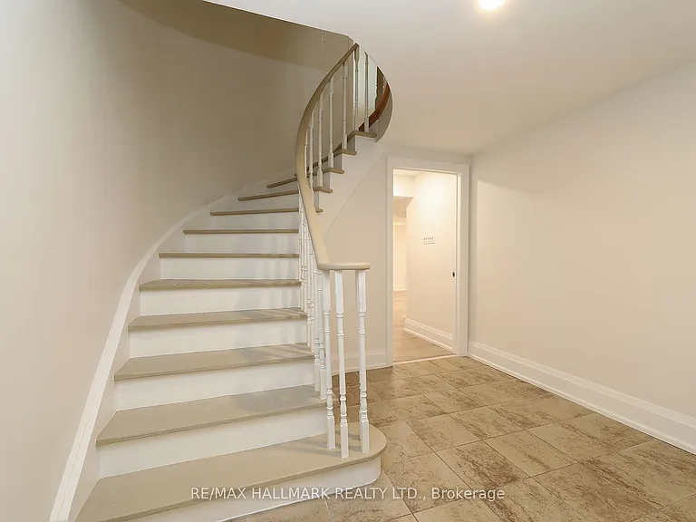 58 Pickett Cres — Photo 36