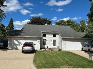 919 Square Ter, Green Bay, WI 54313