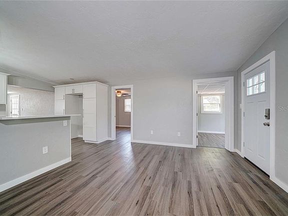 5th image of 9573 Groveland St