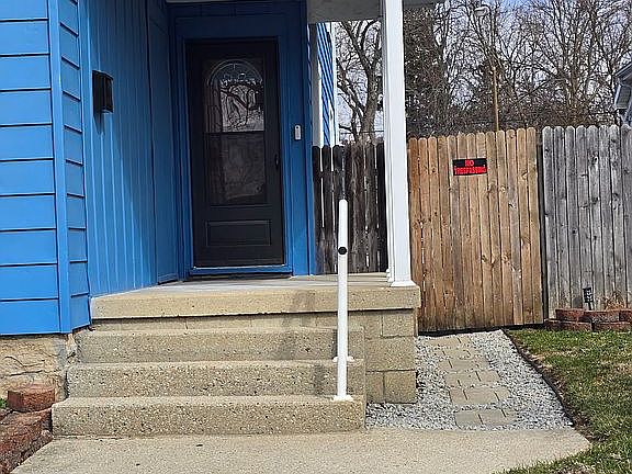 3rd image of 1026 Broadway St