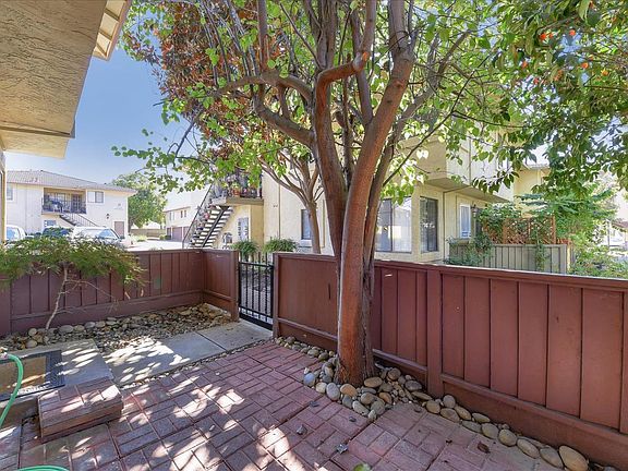 3rd image of 3243 Kenhill Dr