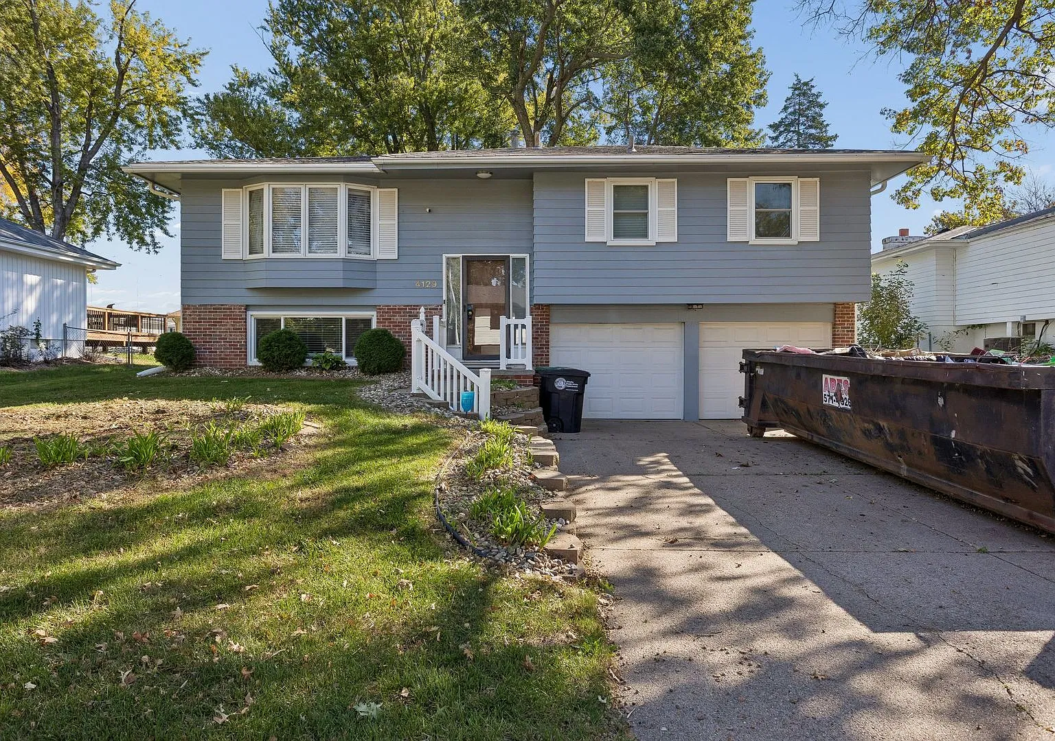 $2,000/month | 3 Bedrooms | 1.5 Baths | 2-Car Garage | Pet Friendly — Photo 1