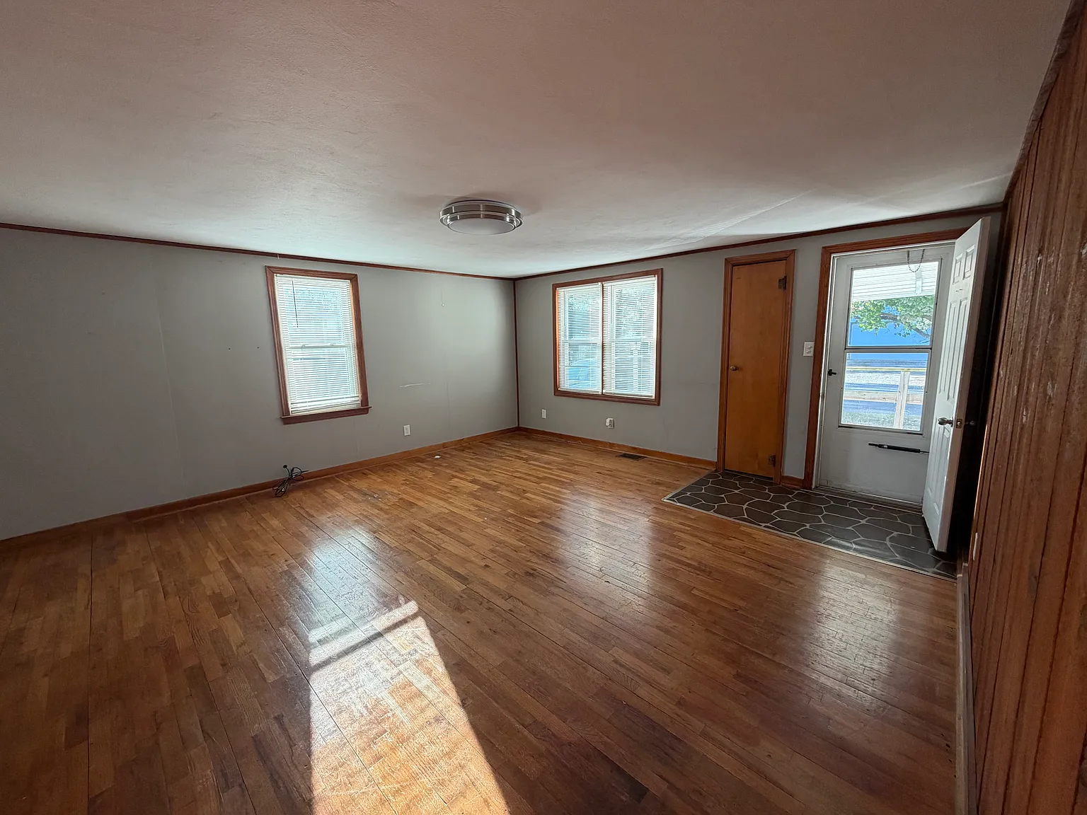 2 bed, 1100 sqft, $1,200 — Photo 4