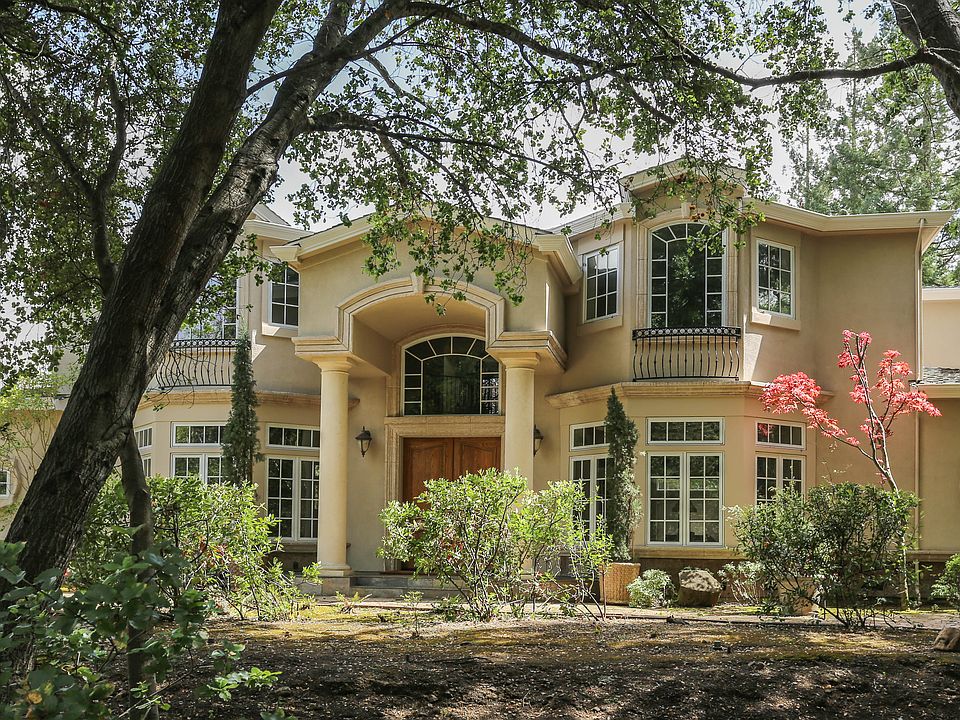 546 Magdalena Avenue