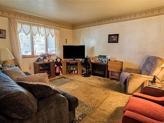 5th image of 421 Ideal St