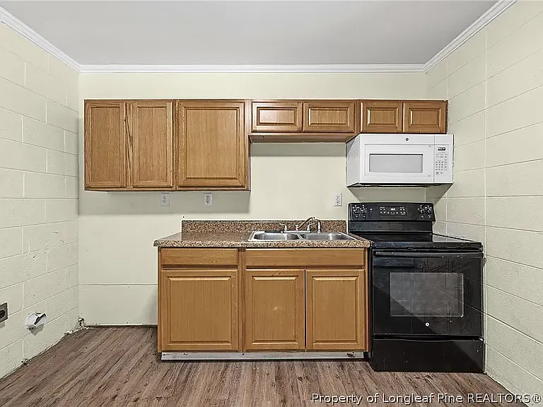 2 bed, 1.0 bath, 780 sqft, $900 — Photo 3