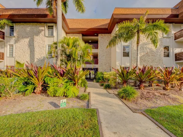 7487 SW 82nd St APT C103, Miami, FL 33143