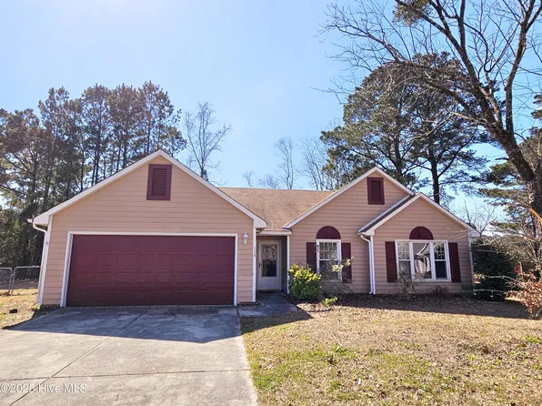 113 Cottage Lane, Jacksonville, NC 28546