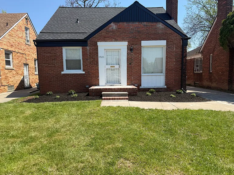 17600 Westmoreland Rd — Photo 1