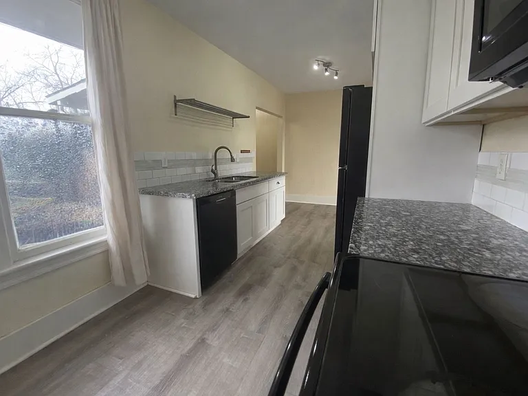 3026 SE Tacoma St — Photo 3