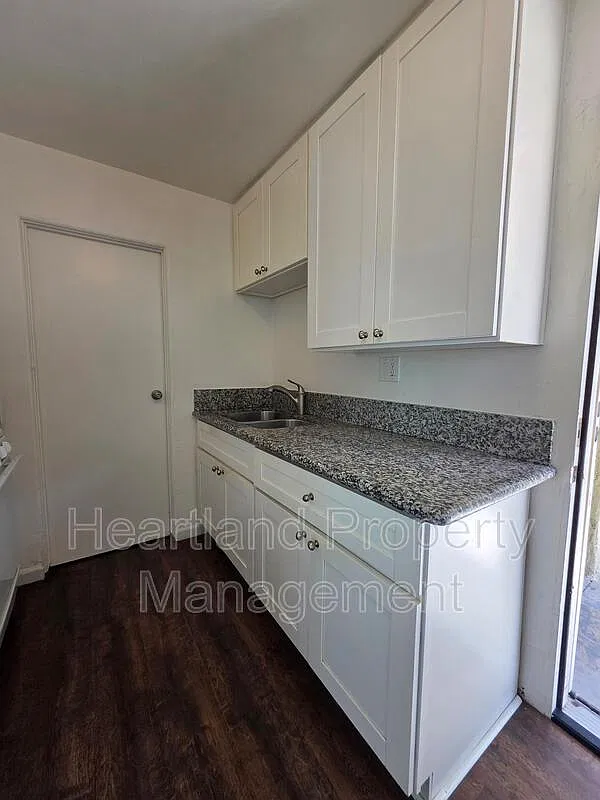 2 bed, 1.0 bath, $1,895 — Photo 4