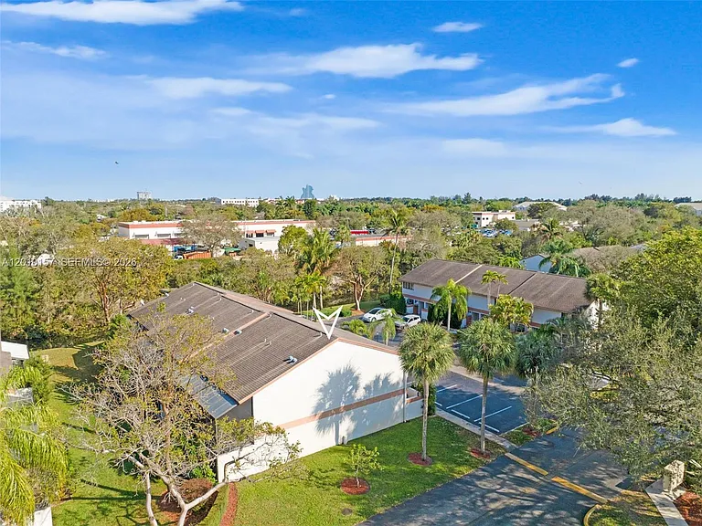 4250 SW 70th Ter — Photo 5