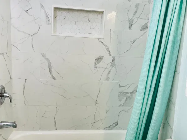 105 NE Railroad Ave #1, Lyons, GA 30436