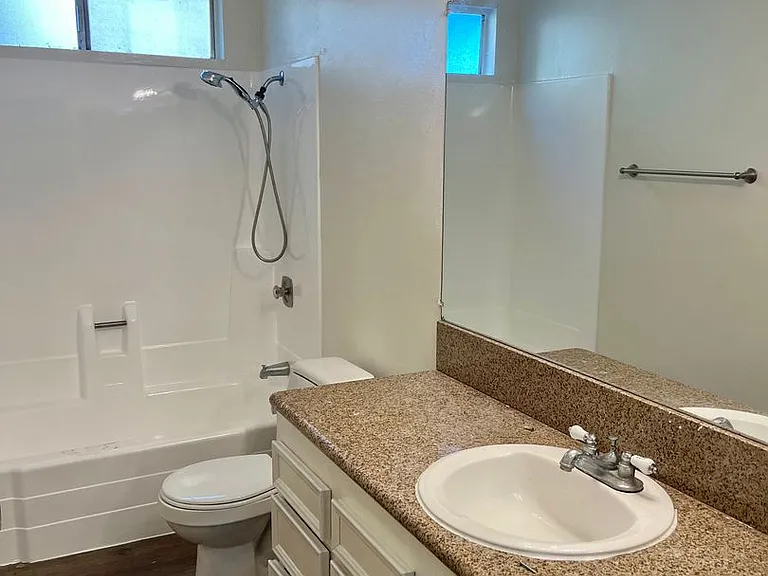 Remodeled 3 Bed/ 2 Bath Clairemont Mesa — Photo 9