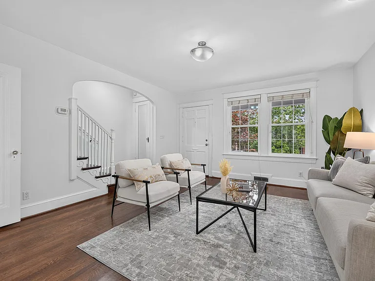 2226 39th Pl NW — Photo 4