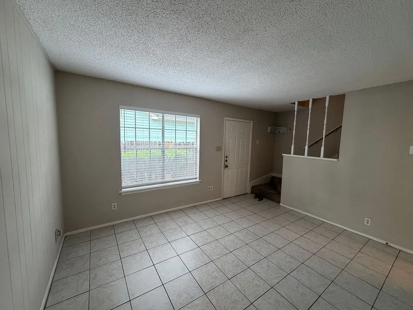 410 Park Lane — Photo 3