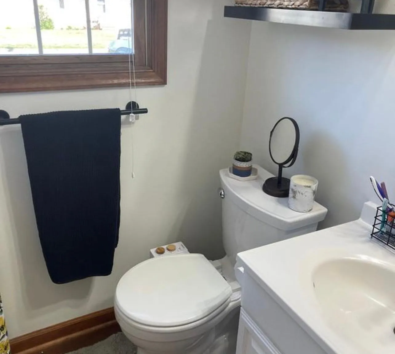 899 Charlotte Dr — Photo 4