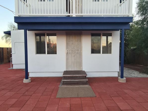 2223 E Helen Guest House Rear St N