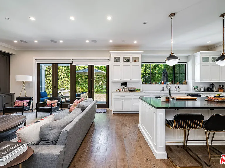 4268 Colbath Ave — Photo 8