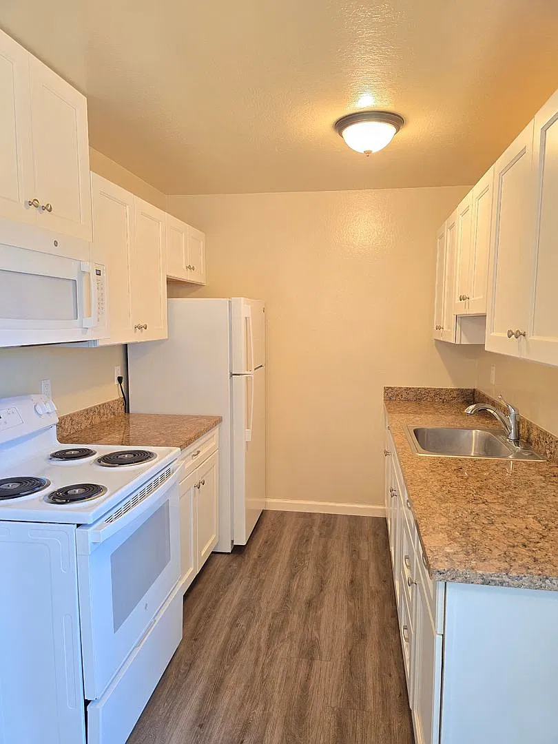41 Maple Street — Photo 3