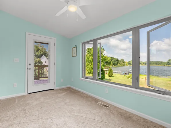 9996 Highland Rd, White Lake, MI 48386
