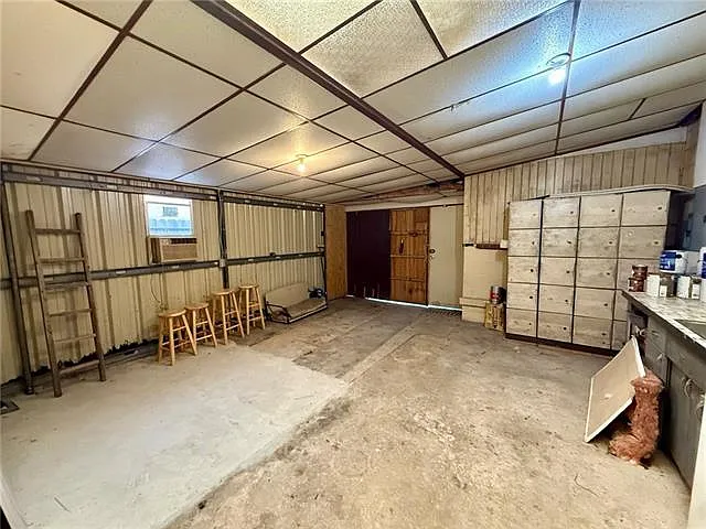 537 E William David Pkwy — Photo 16