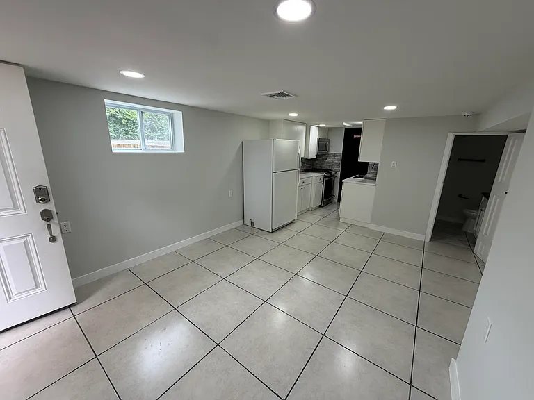 7 Glenn Ct — Photo 1
