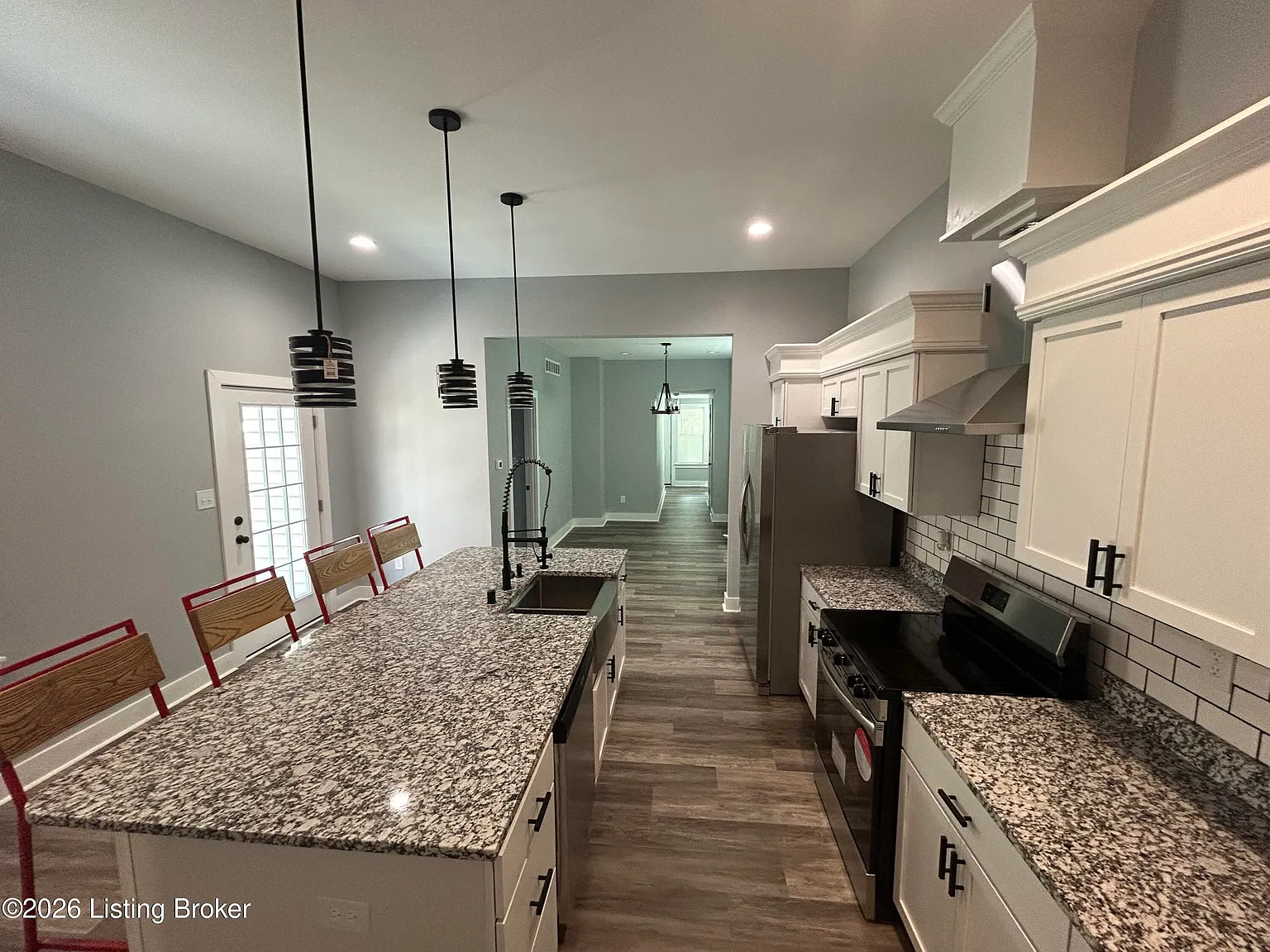 2 bed, 1.5 bath, 1208 sqft, $1,750 — Photo 4