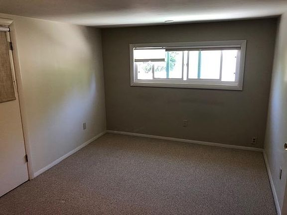 5th image of 223 Echo Ln