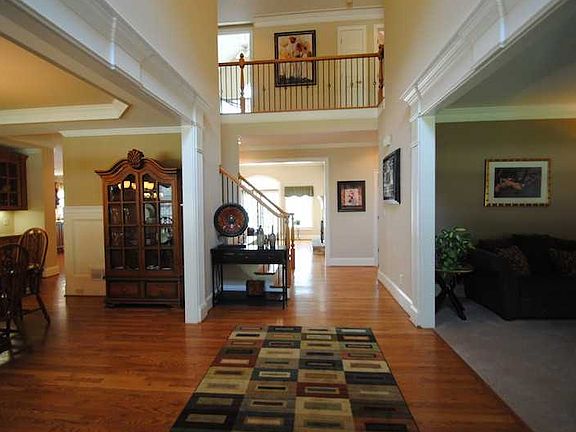 3rd image of 832 Grassmeade Way