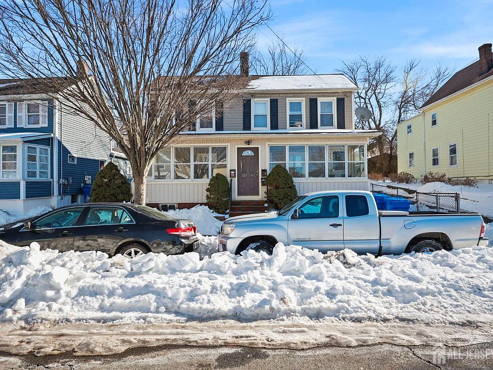 2nd image of 327-329 John St