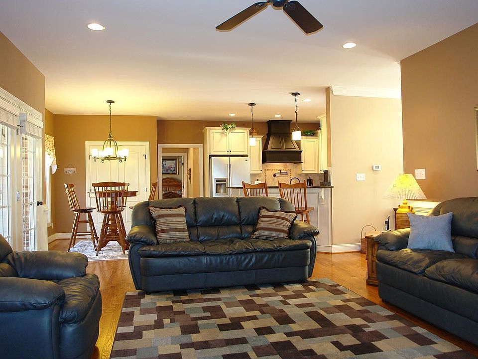 1st image of 107 Amaya Dr