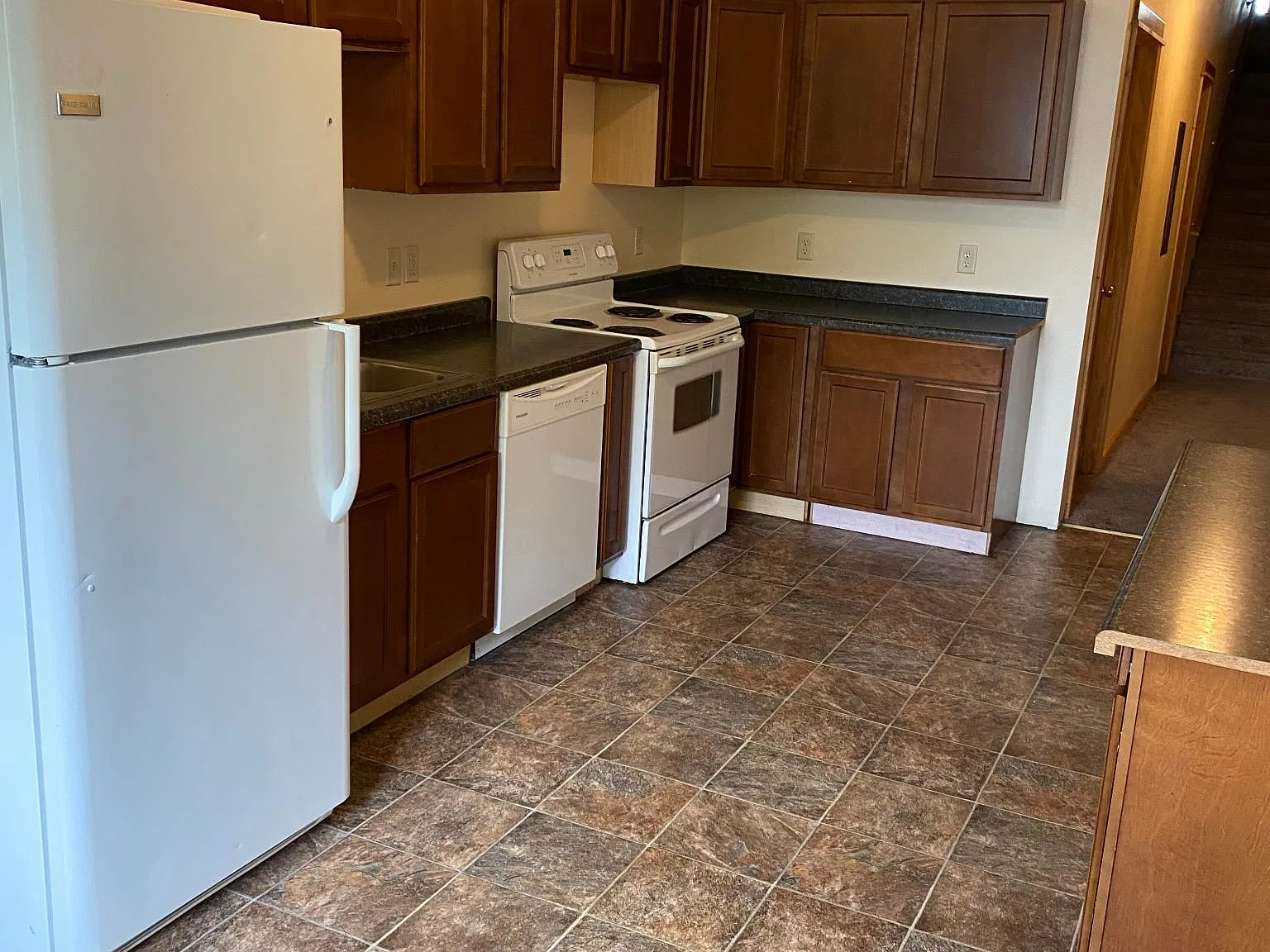 4 bed, 1200 sqft, $1,860 — Photo 2