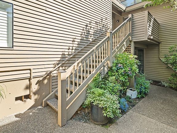 4th image of 2027 Narrows View Cir NW #243