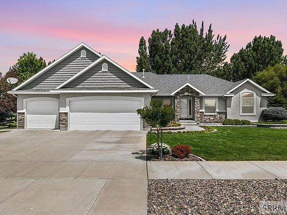 3rd image of 916 Oak Hill Way
