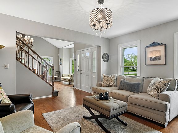 5th image of 1412 Village Ct
