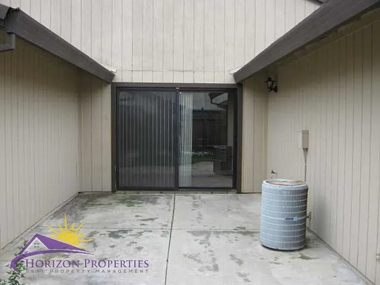 2030 Moontree Dr — Photo 31