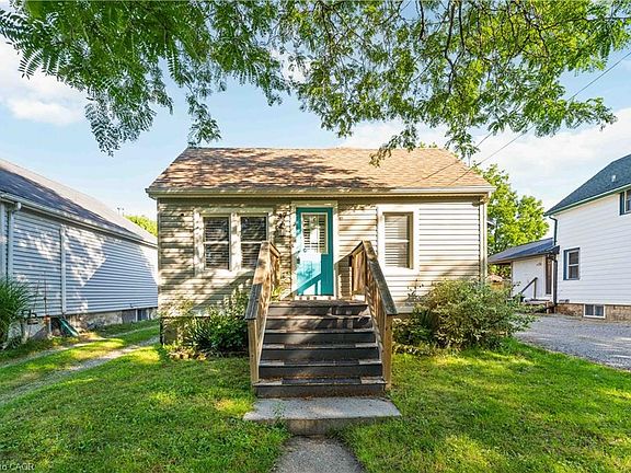 3rd image of 37 Maplecrest Ave