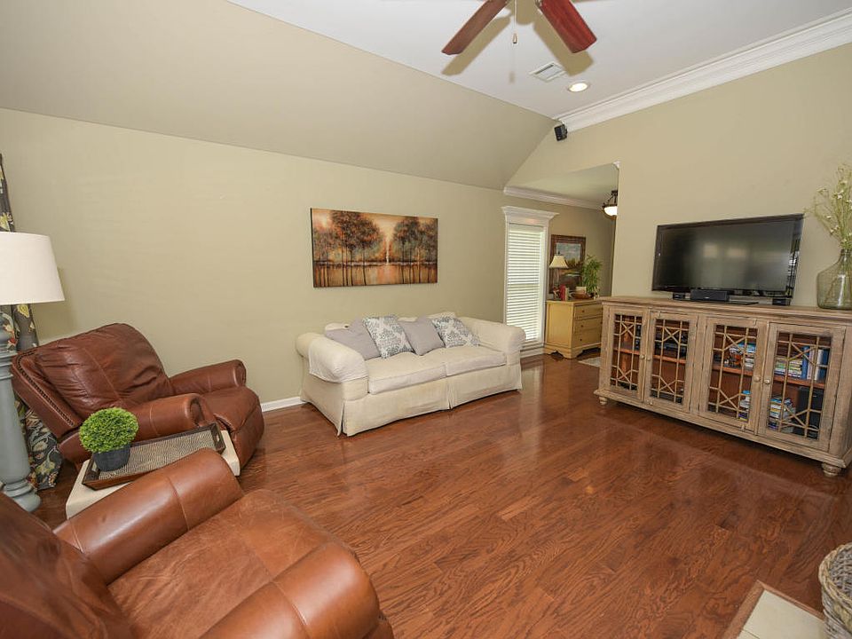 2nd image of 106 Harvest Pointe Cir