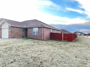 1059 Terry Ln #B, Springdale, AR 72764