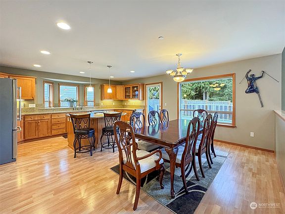 5th image of 1428 N Aurora Court