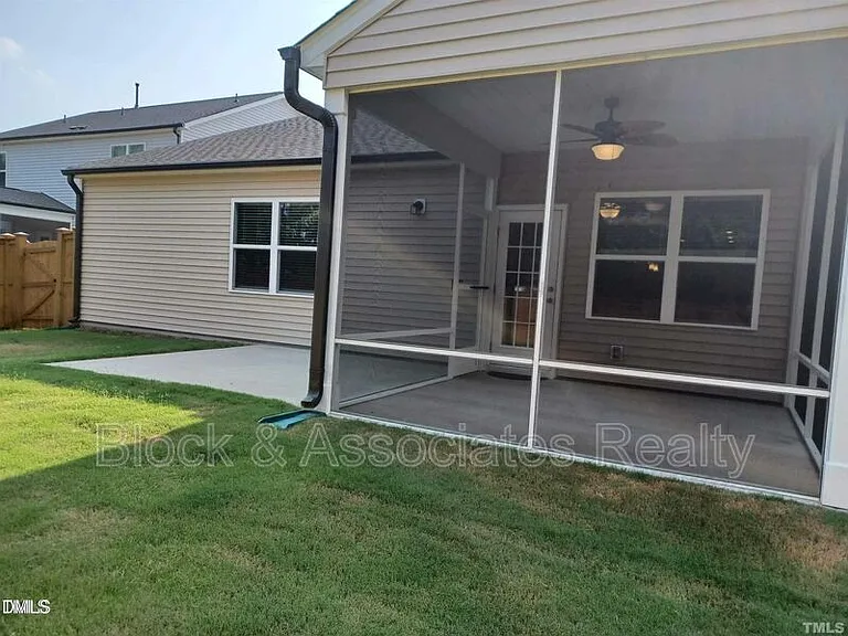 2131 Fox Chapel Pl — Photo 3